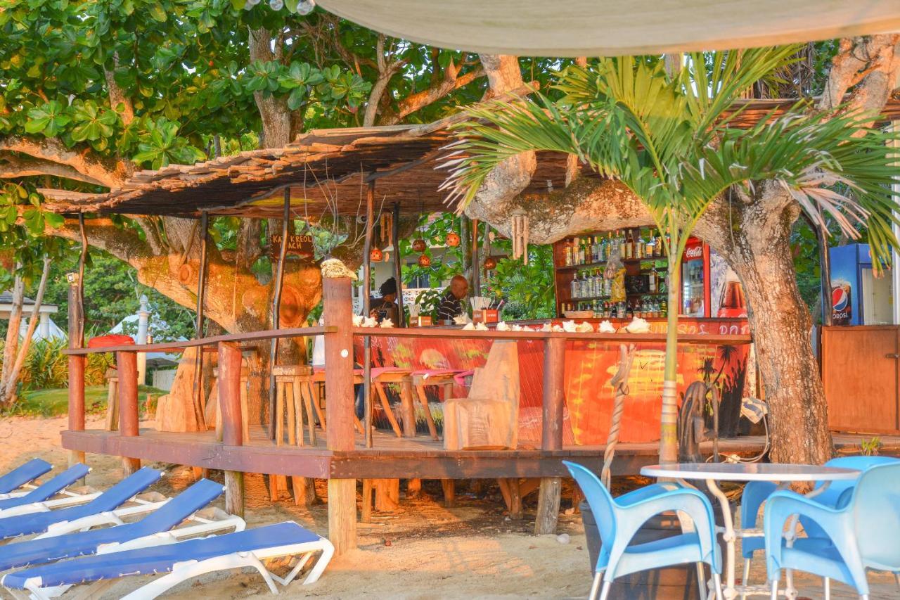 Sand And Tan Beach Hotel Ocho Rios Exterior foto