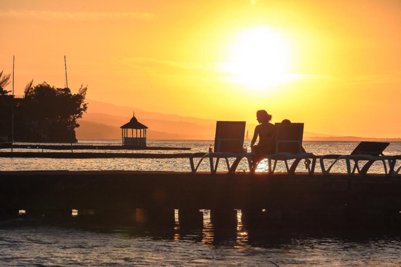 Sand And Tan Beach Hotel Ocho Rios Exterior foto