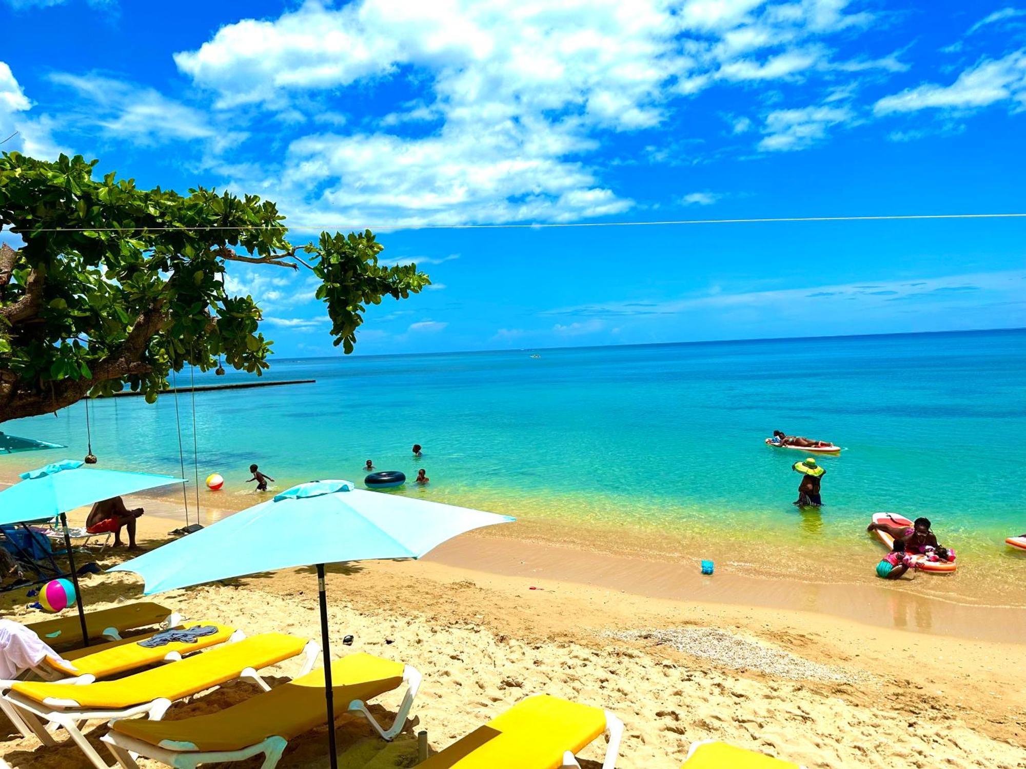 Sand And Tan Beach Hotel Ocho Rios Exterior foto